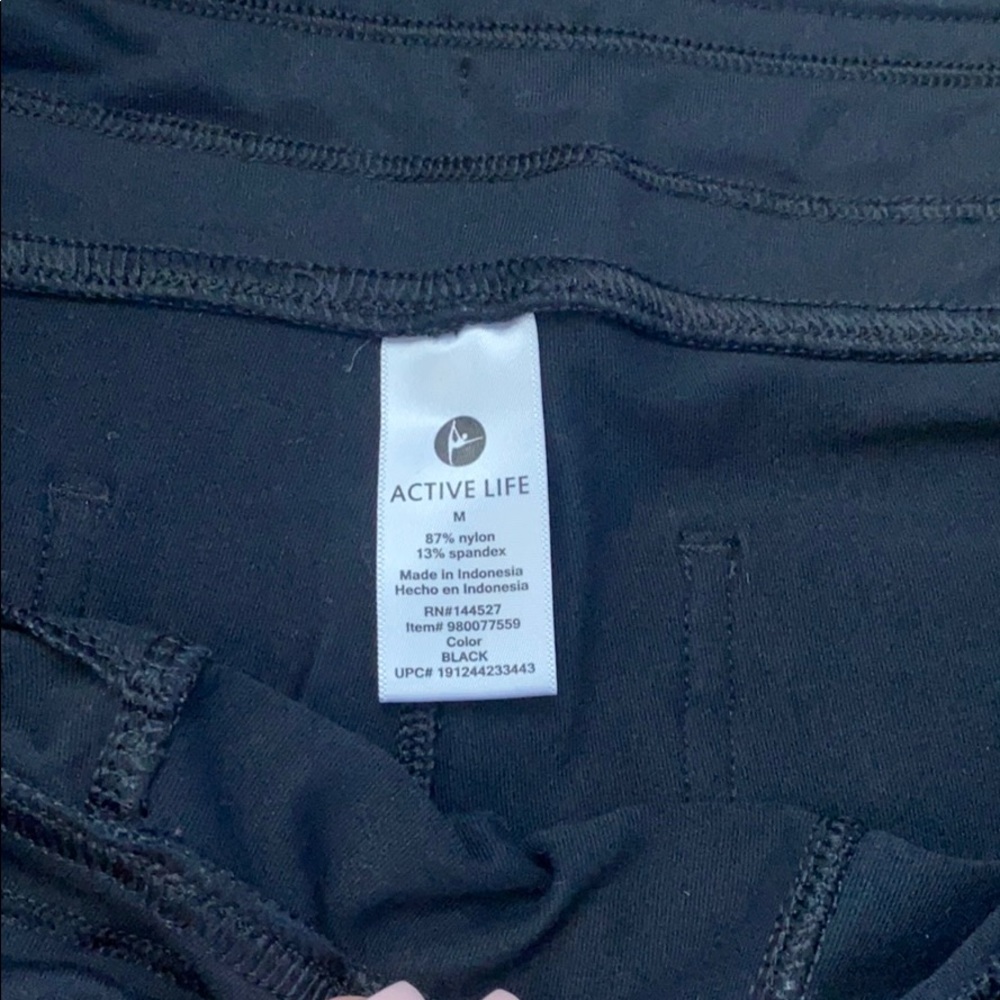 ACTIVE SHORTS - Picture 2 of 4
